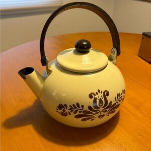 Pfaltzgragf village tea kettle and spoon rest